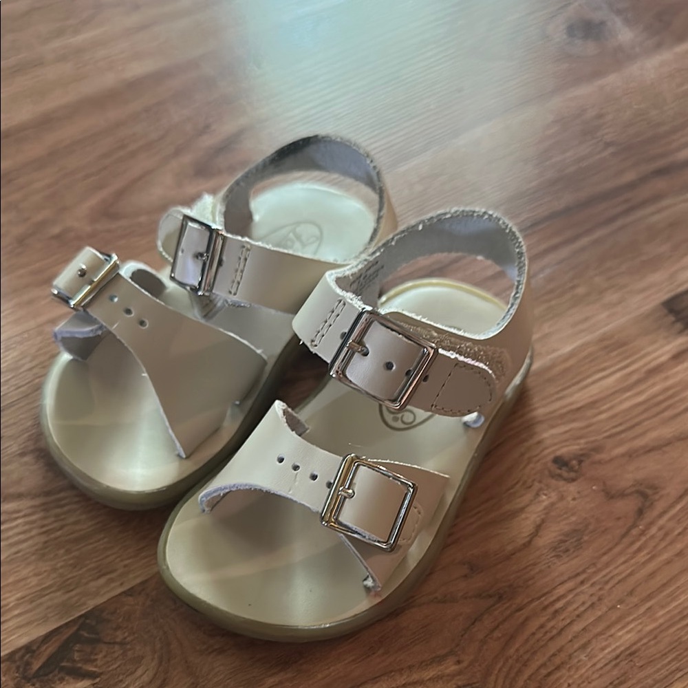 Cream baby Sandals size 4